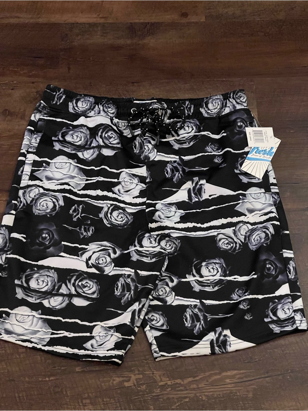 Fresh Prints of Bel-Air Men's Black & White Rose Print Board Shorts Size Large